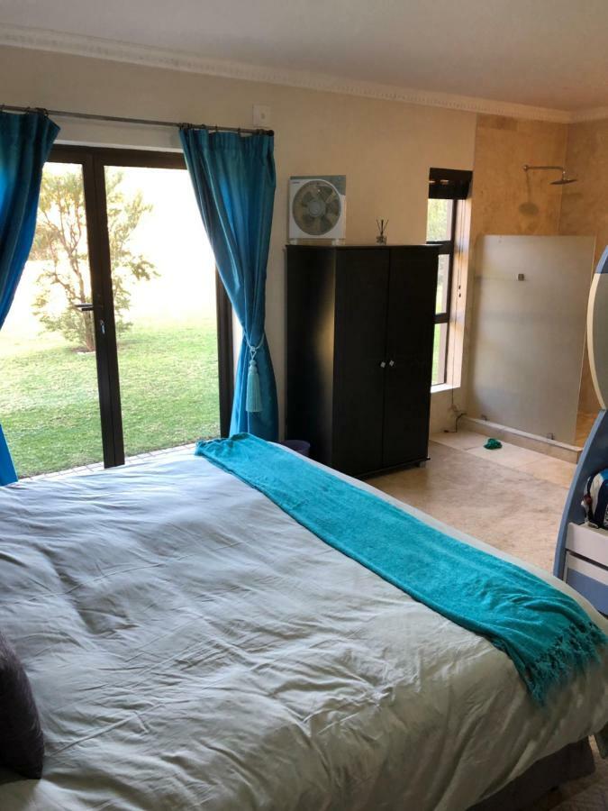 Rivendell Hotell Hartbeespoort Exteriör bild