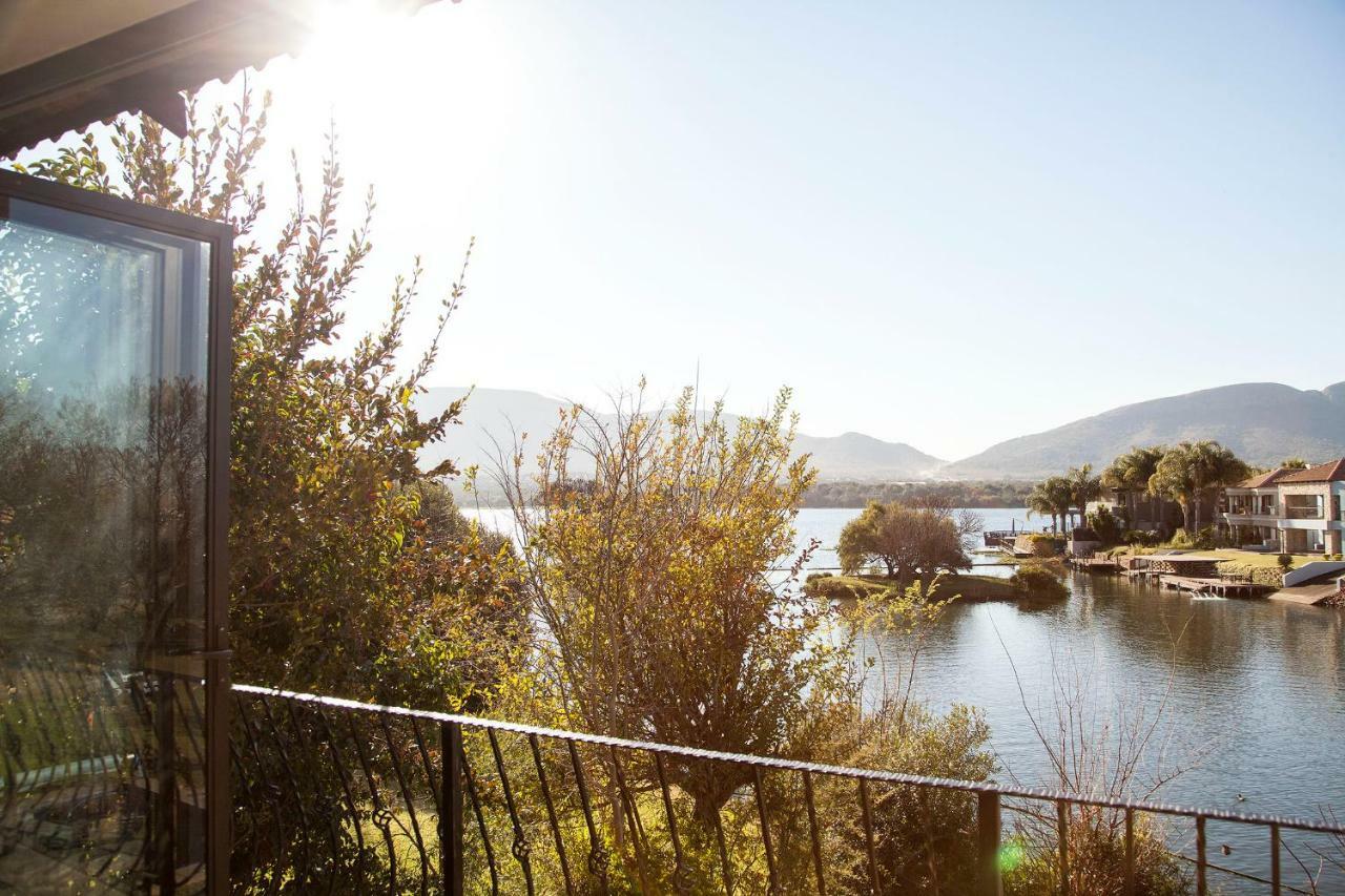 Rivendell Hotell Hartbeespoort Exteriör bild
