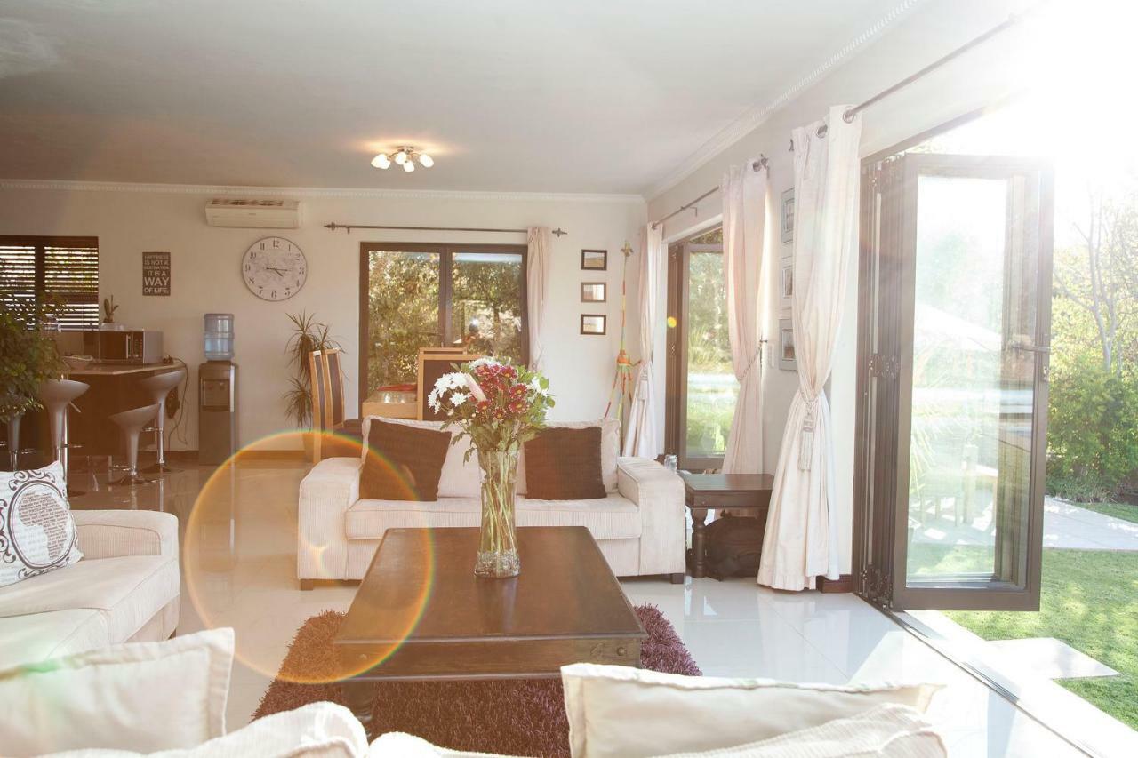 Rivendell Hotell Hartbeespoort Exteriör bild